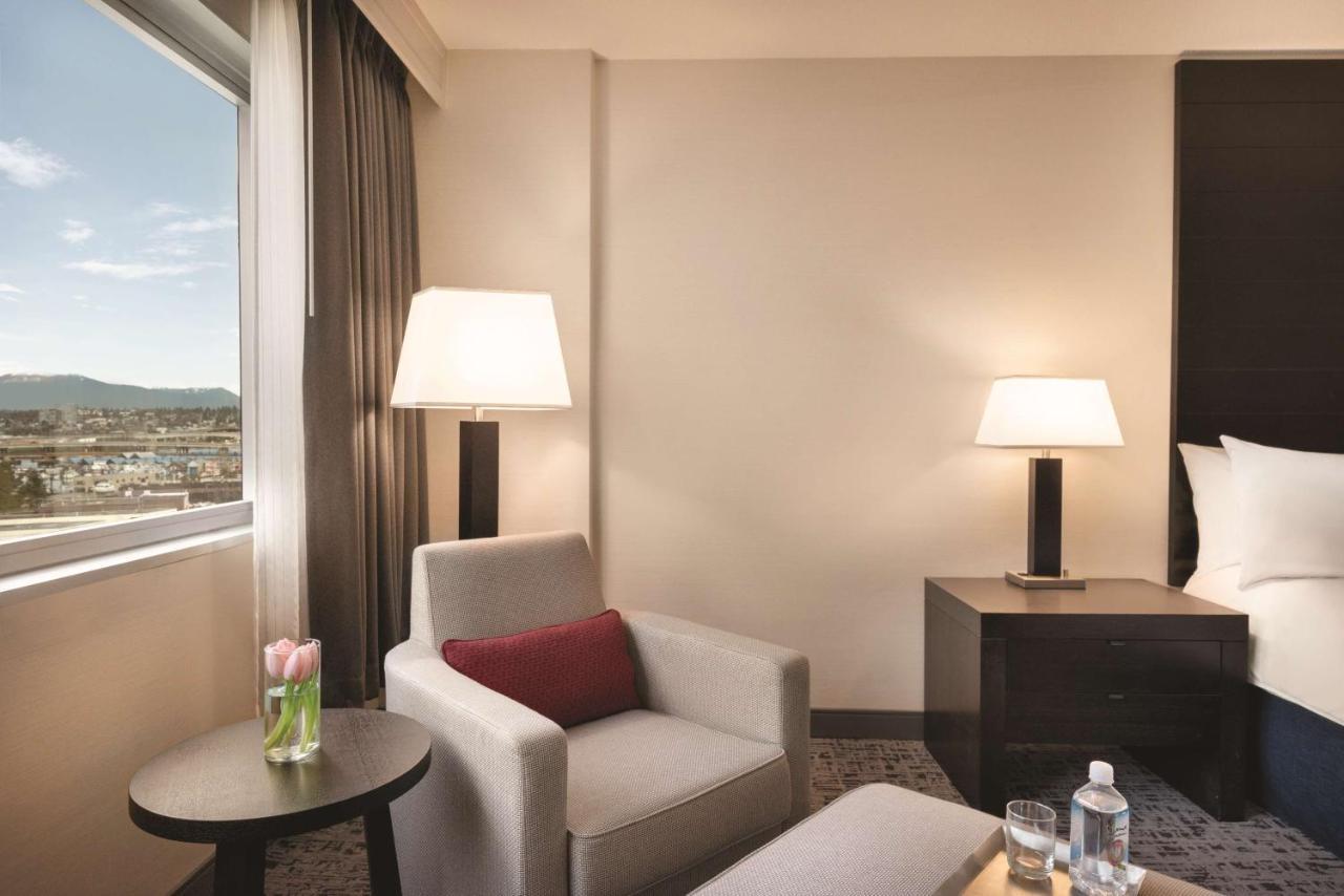 Radisson Vancouver Airport 4*